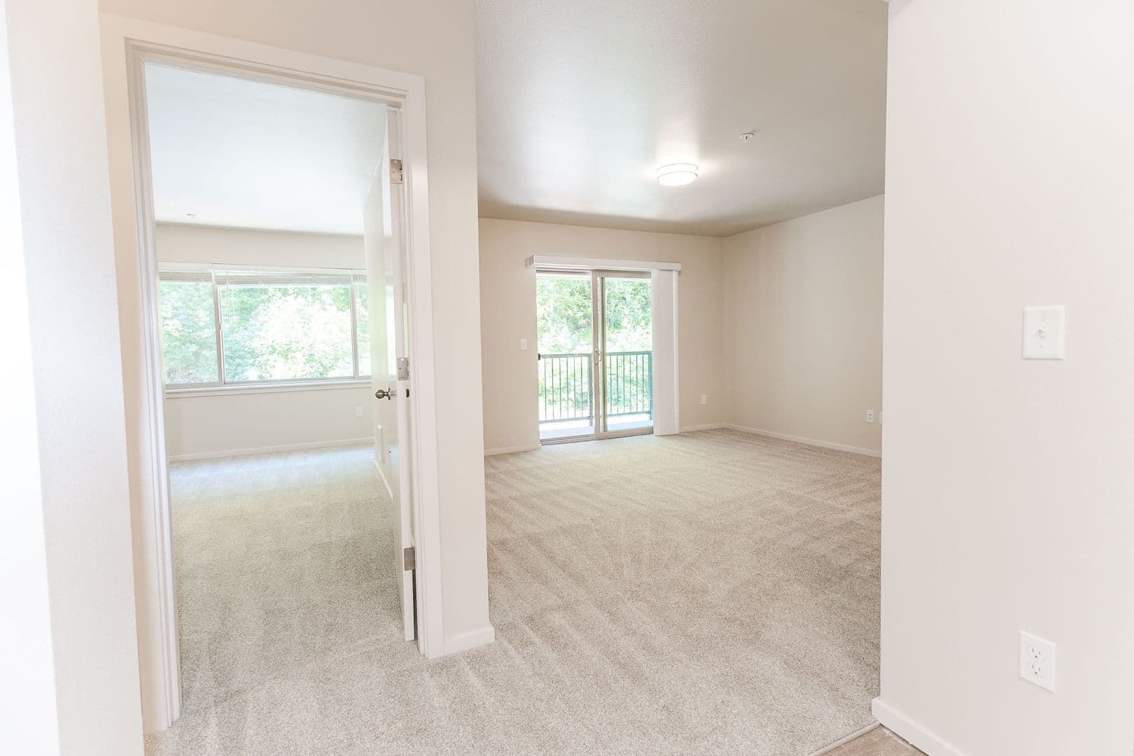 Kent Apartment: 4821 S. Kent Des Moines Rd