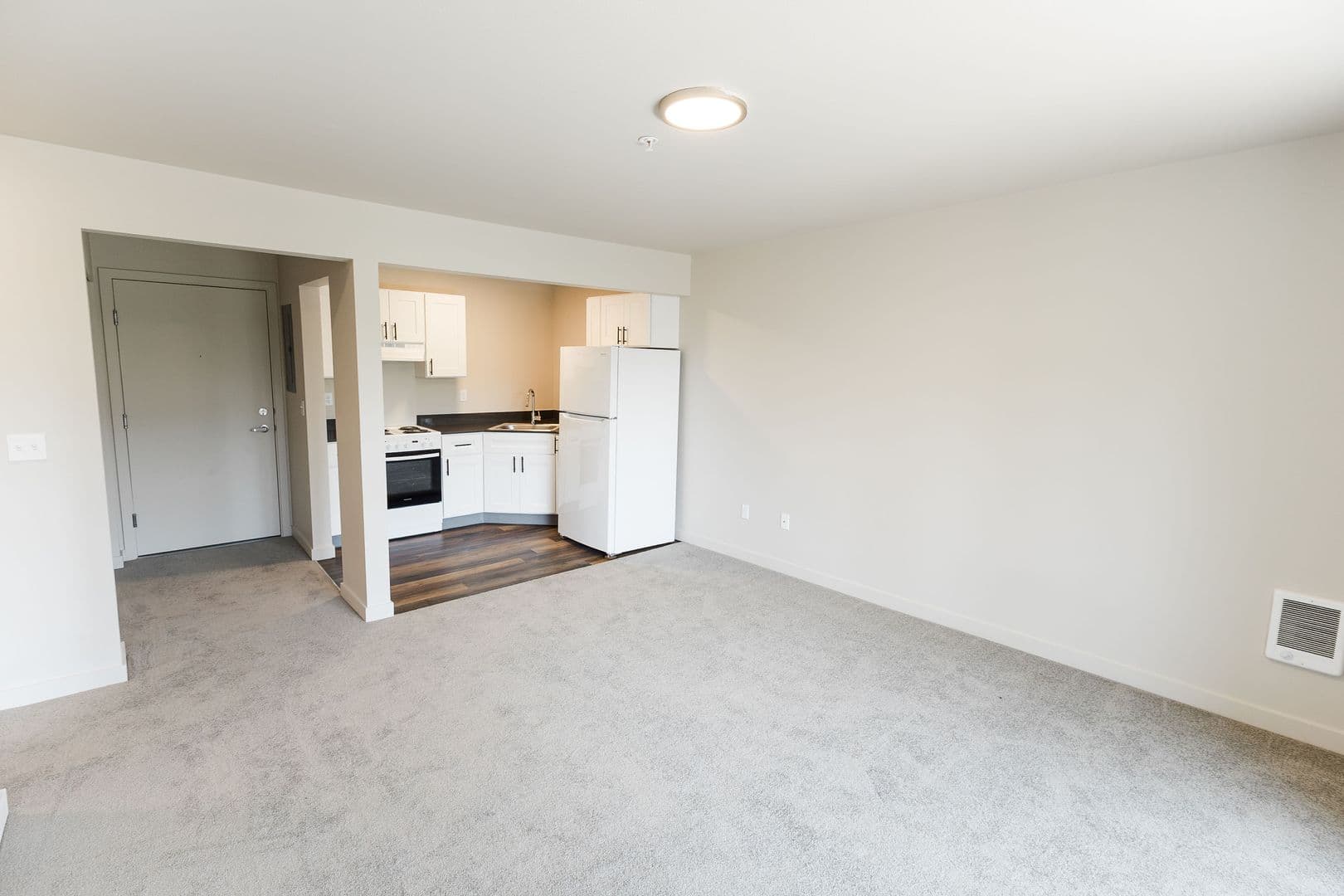 Kent Apartment: 4821 S. Kent Des Moines Rd