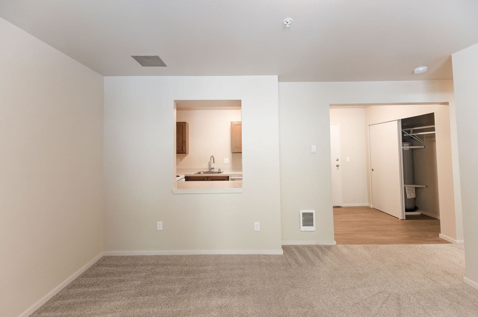 Kent Apartment: 4821 S. Kent Des Moines Rd