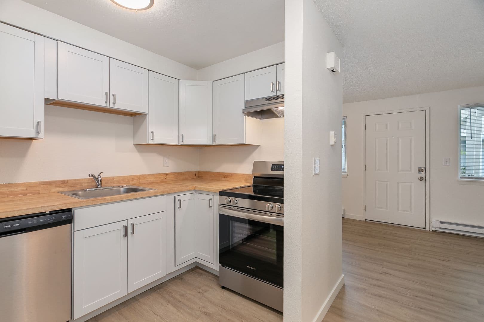 Bellingham Apartment: 621 32nd St