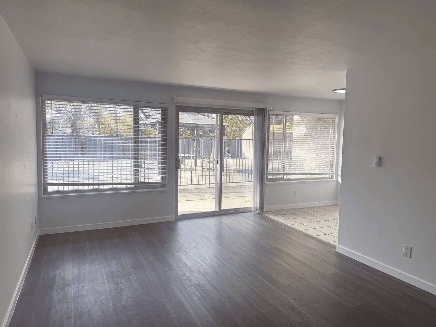 Burien Apartment: 143 S 152nd St