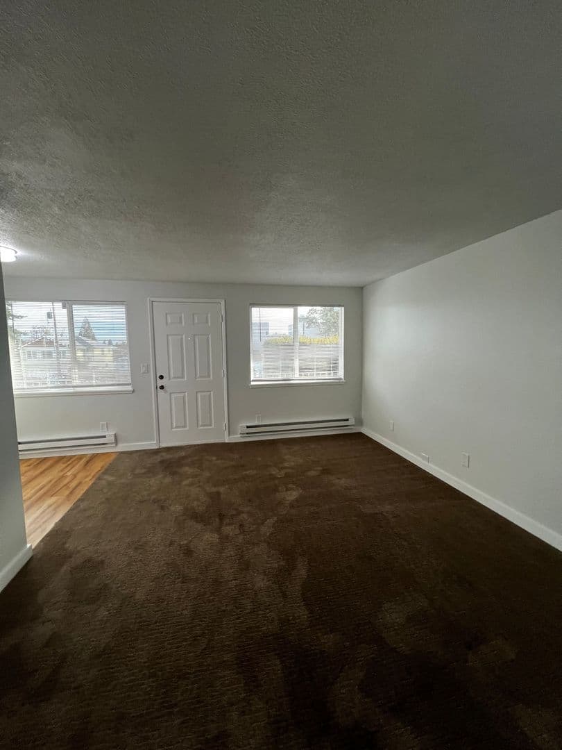 Burien Apartment: 872 SW 135th St
