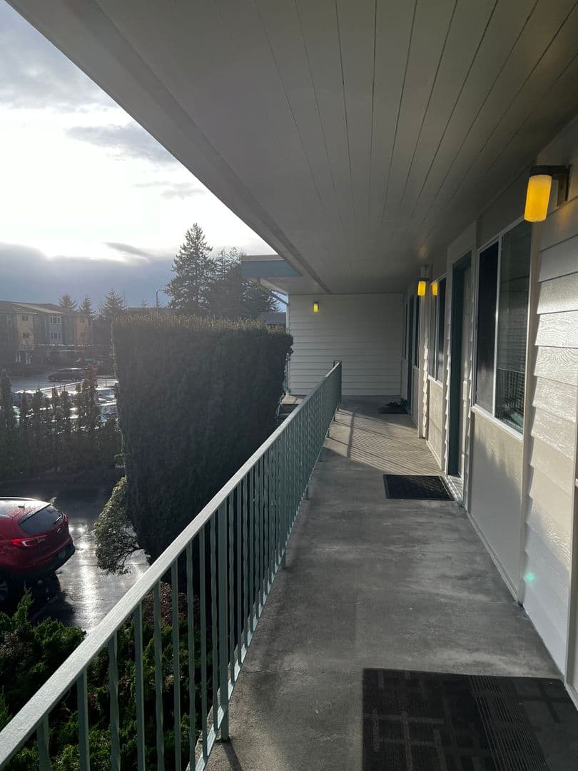 Burien Apartment: 872 SW 135th St