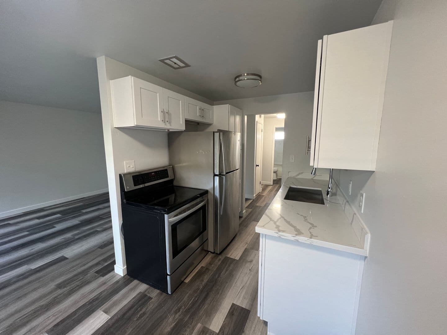 Burien Apartment: 143 S 152nd St