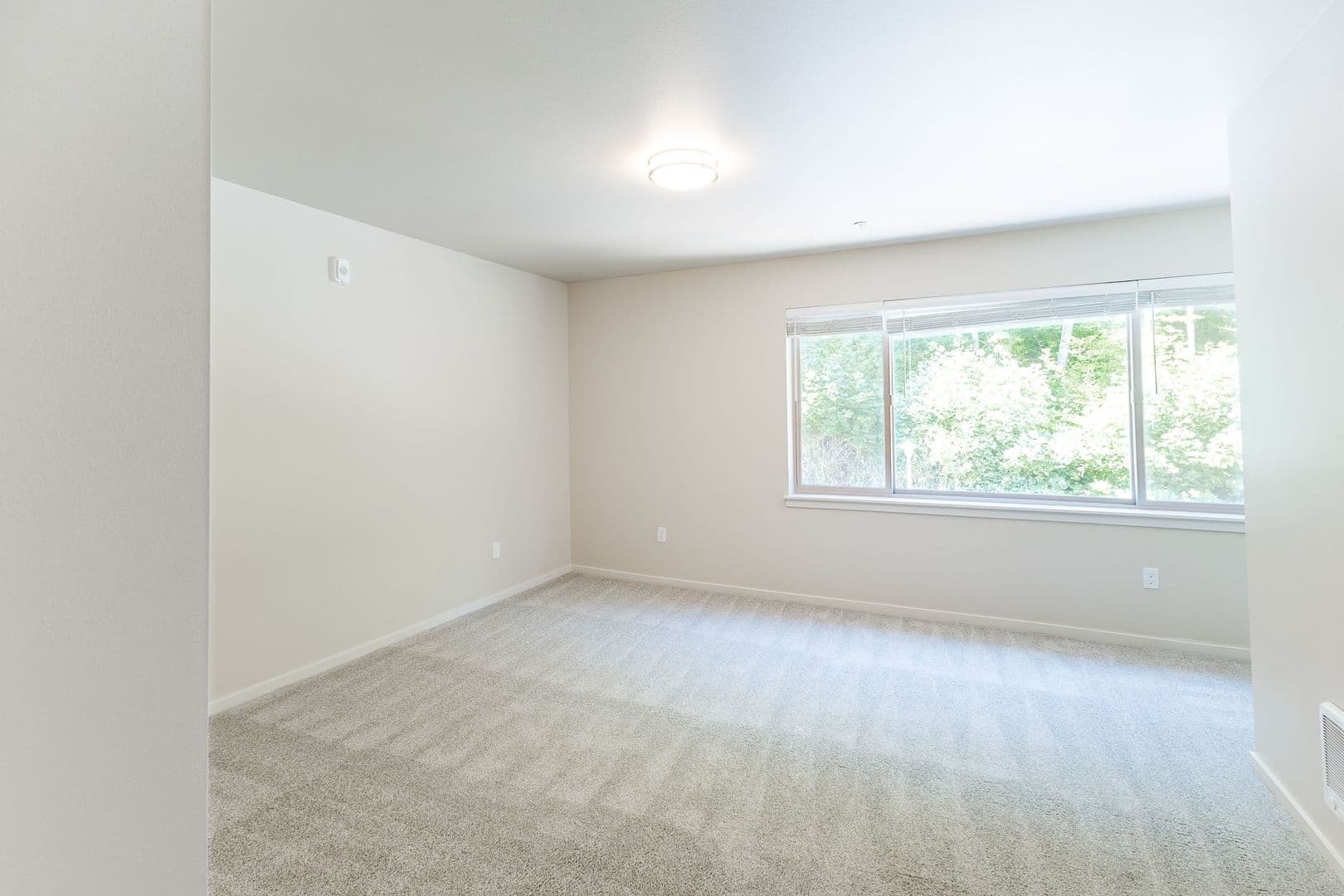 Kent Apartment: 4821 S. Kent Des Moines Rd