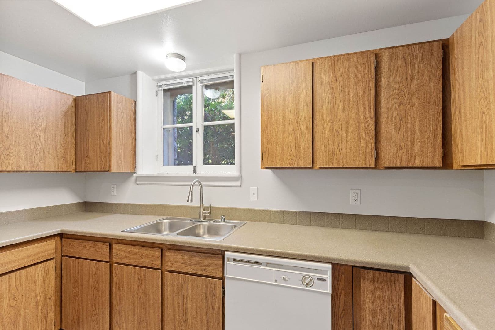 Spokane Apartment: 3915 W Randolph Road
