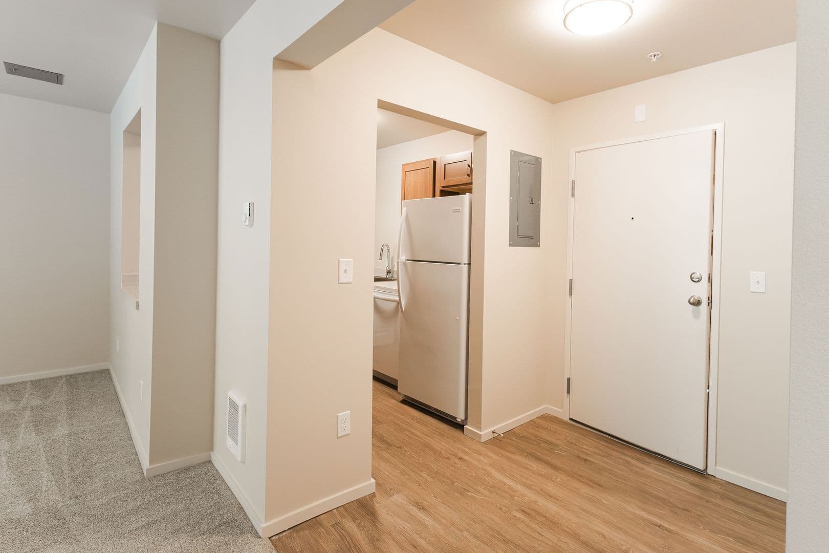 Kent Apartment: 4821 S. Kent Des Moines Rd