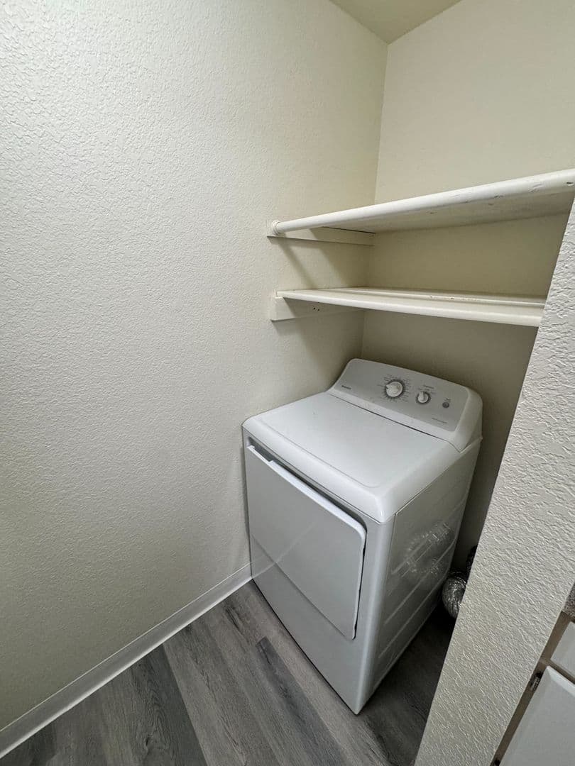 Burien Apartment: 327 S 177th Pl