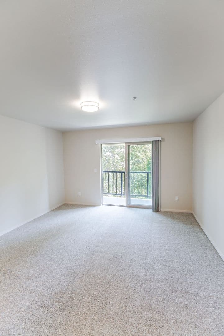 Kent Apartment: 4821 S. Kent Des Moines Rd