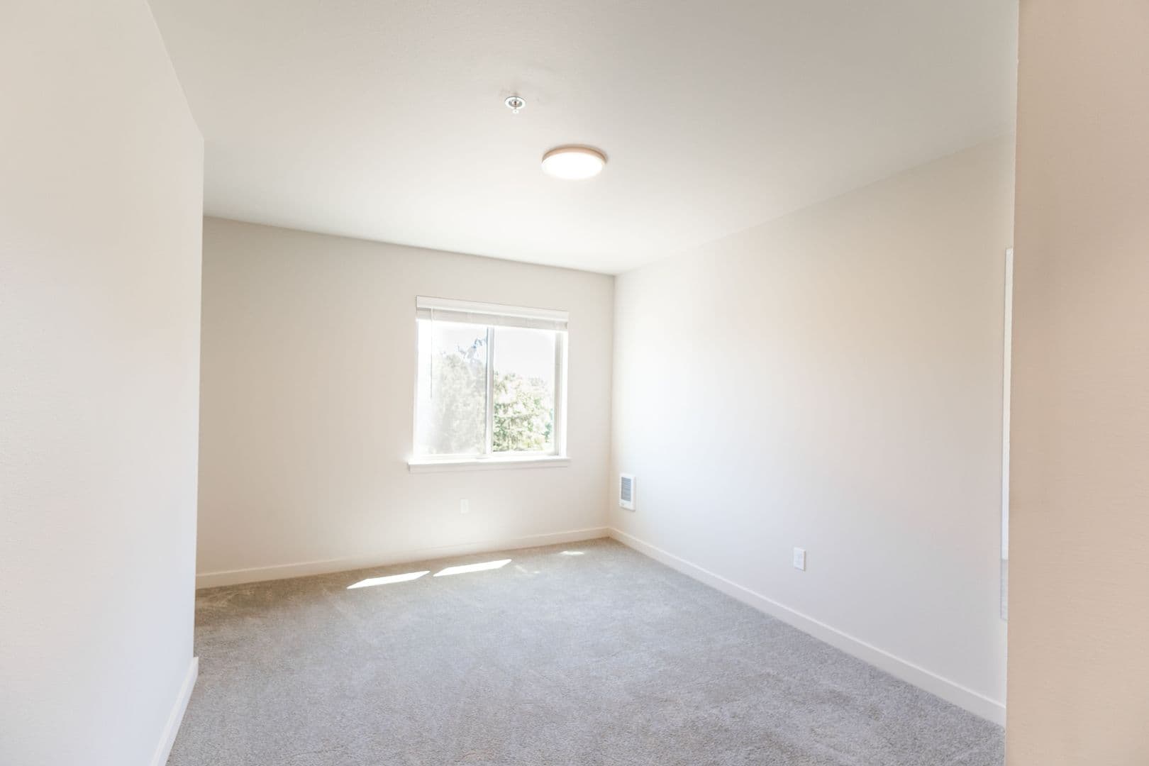 Kent Apartment: 4821 S. Kent Des Moines Rd