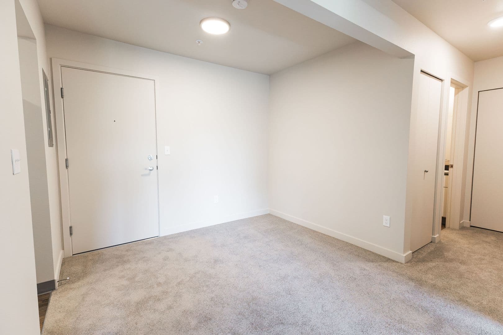 Kent Apartment: 4821 S. Kent Des Moines Rd