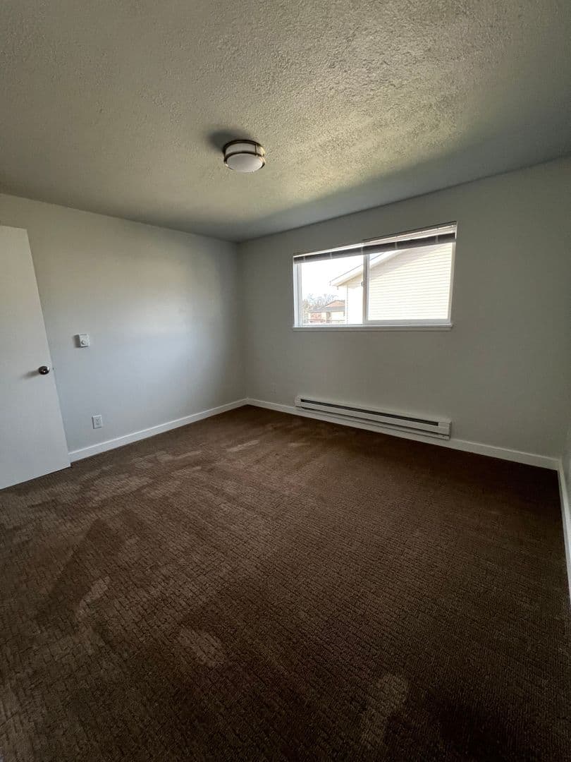 Burien Apartment: 872 SW 135th St