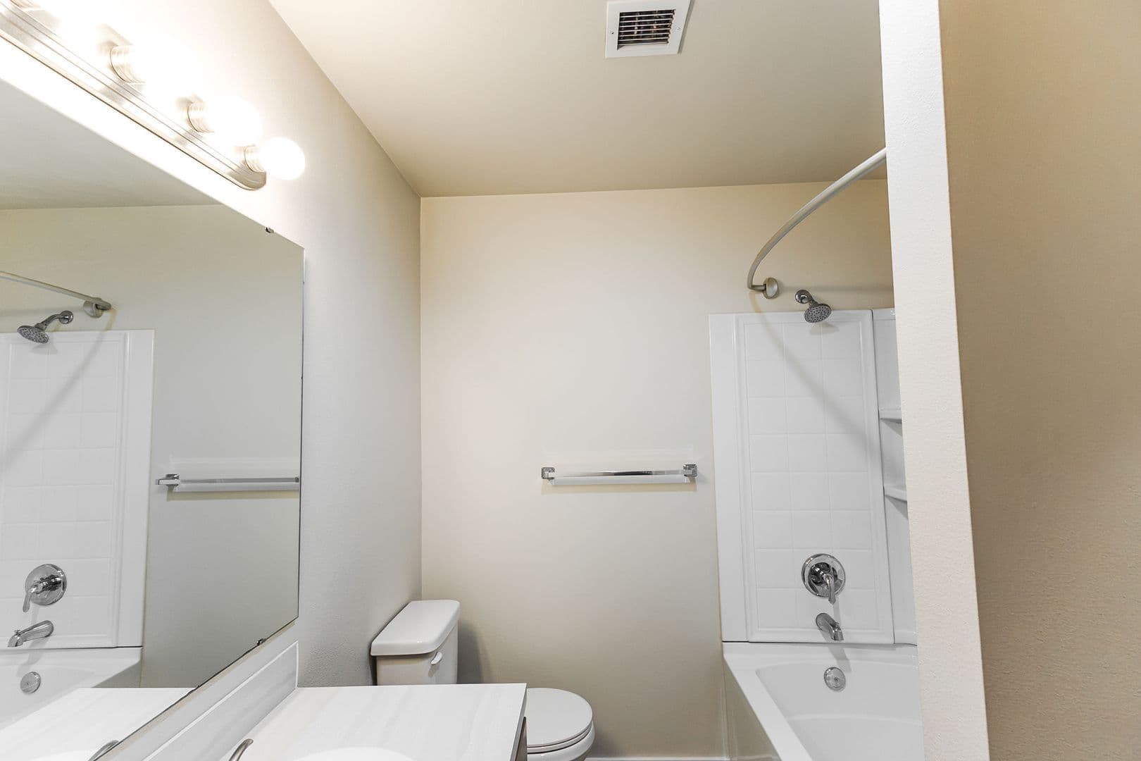 Kent Apartment: 4821 S. Kent Des Moines Rd