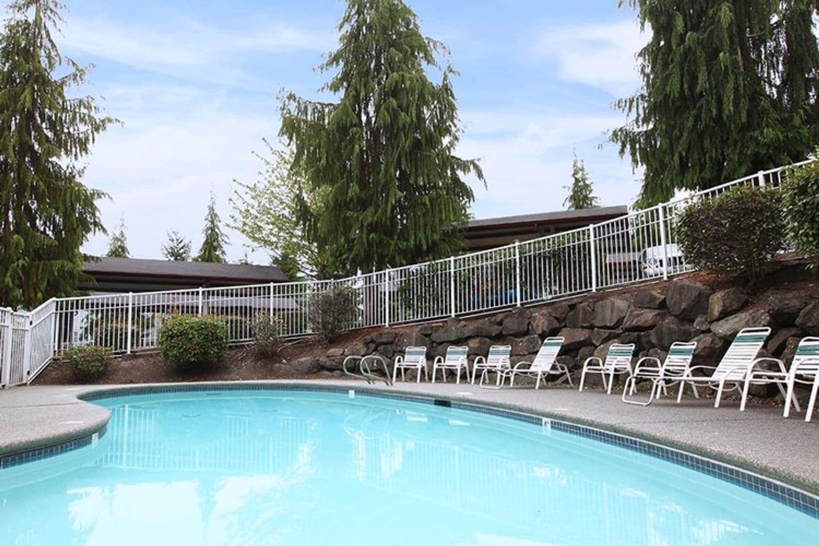 Burien Apartment: 327 S 177th Pl