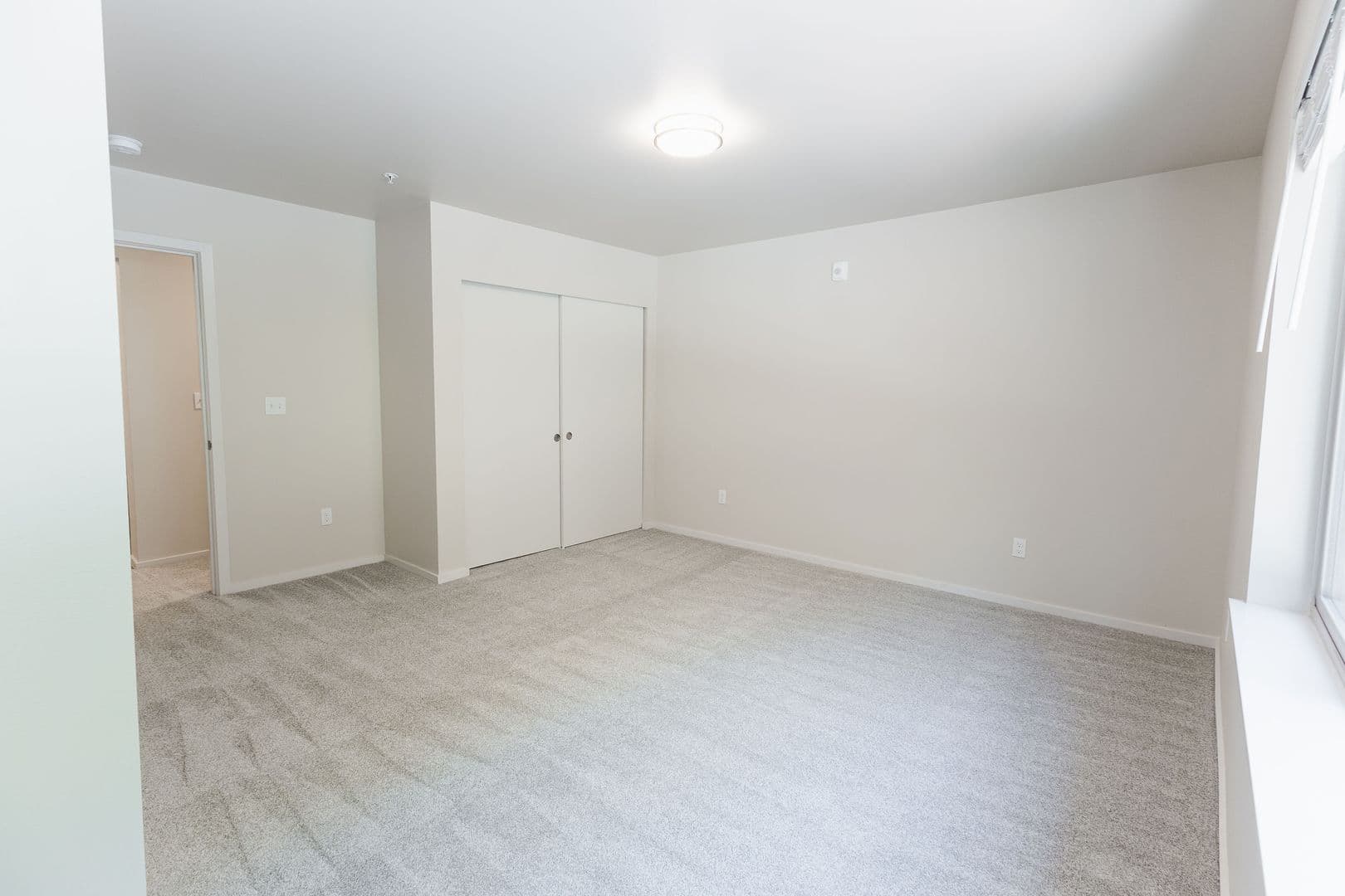 Kent Apartment: 4821 S. Kent Des Moines Rd