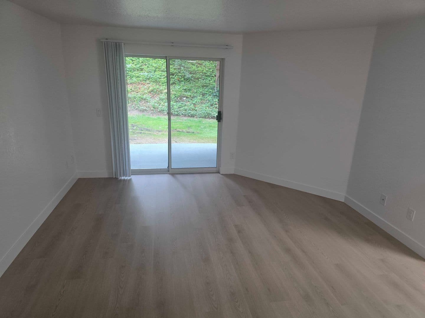 Burien Apartment: 327 S 177th Pl