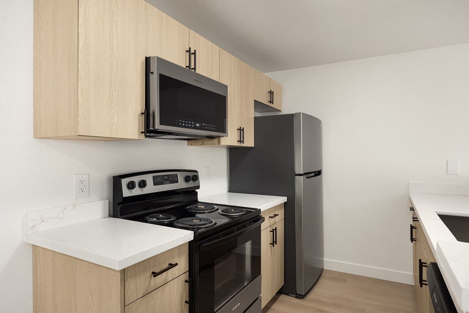 Burien Apartment: 327 S 177th Pl