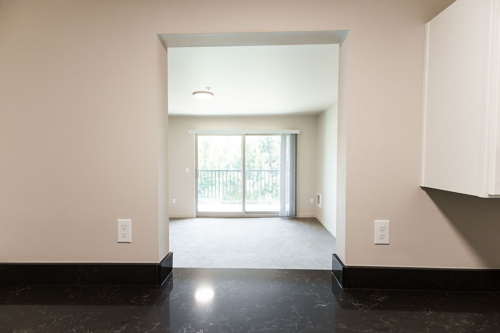 Kent Apartment: 4821 S. Kent Des Moines Rd