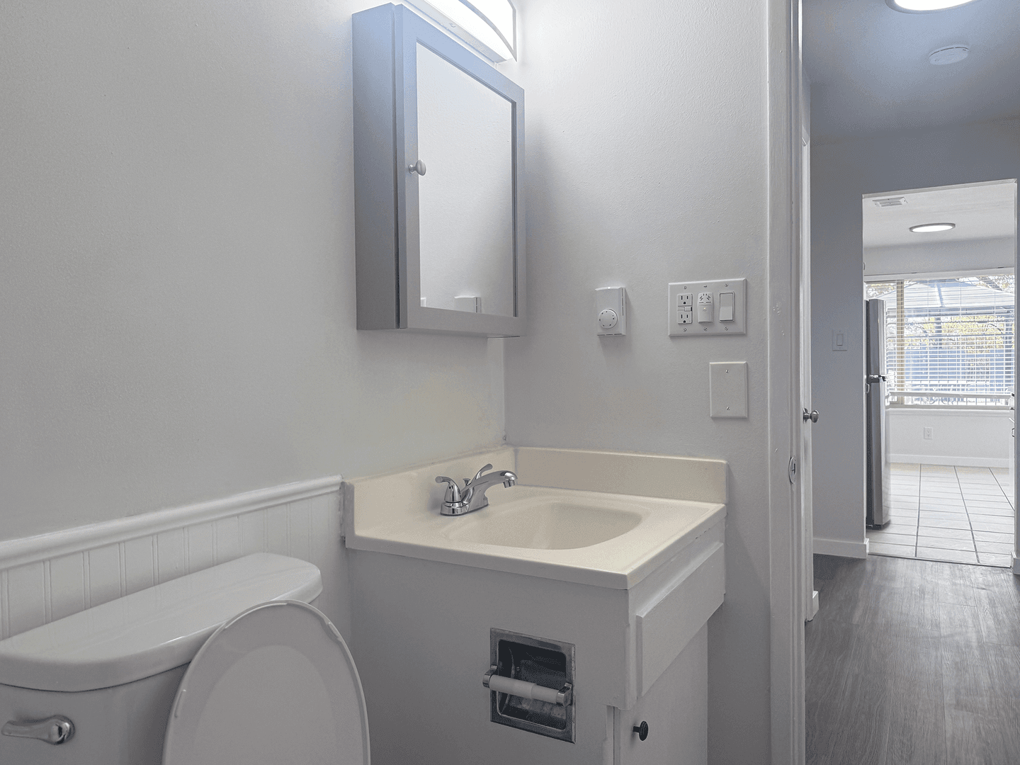 Burien Apartment: 143 S 152nd St