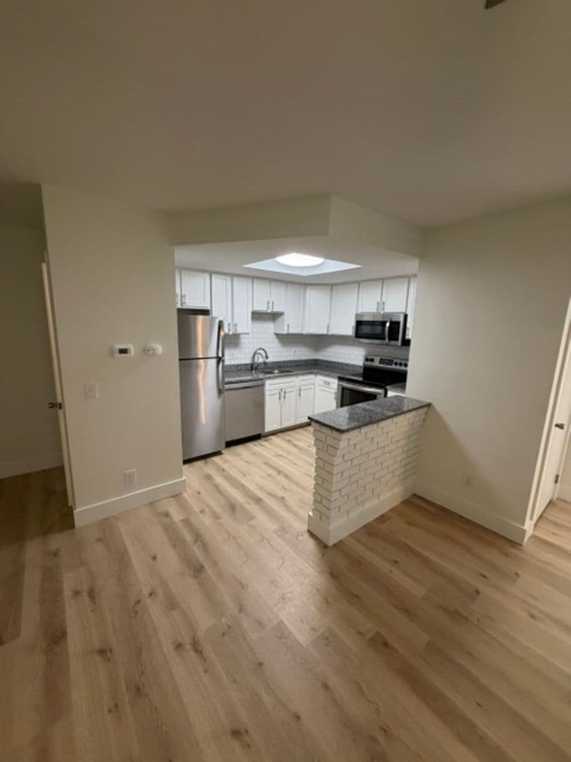 Orchard Park Apartment: 6551 E Quaker St