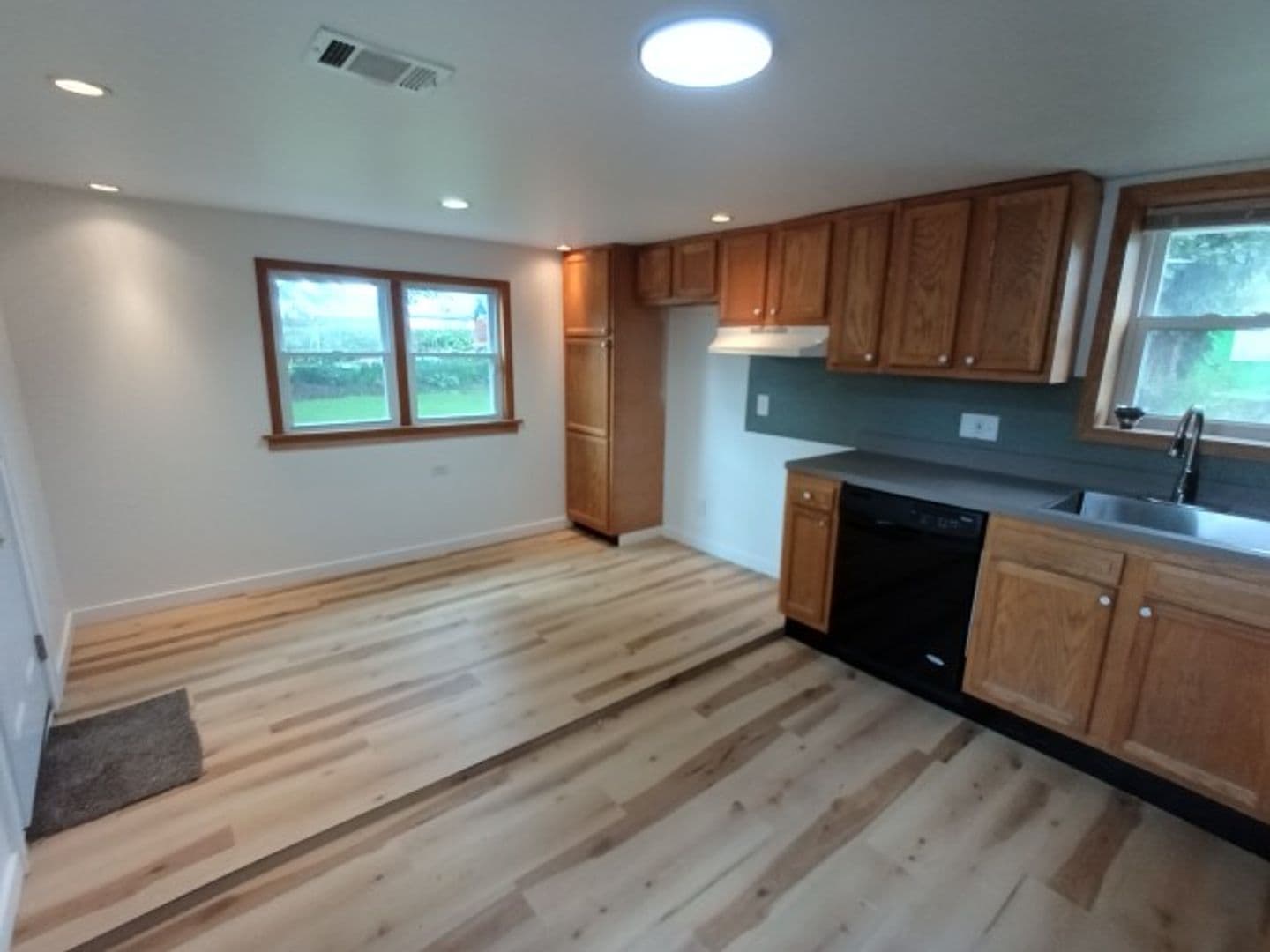 Warren House: 2044 Garrick