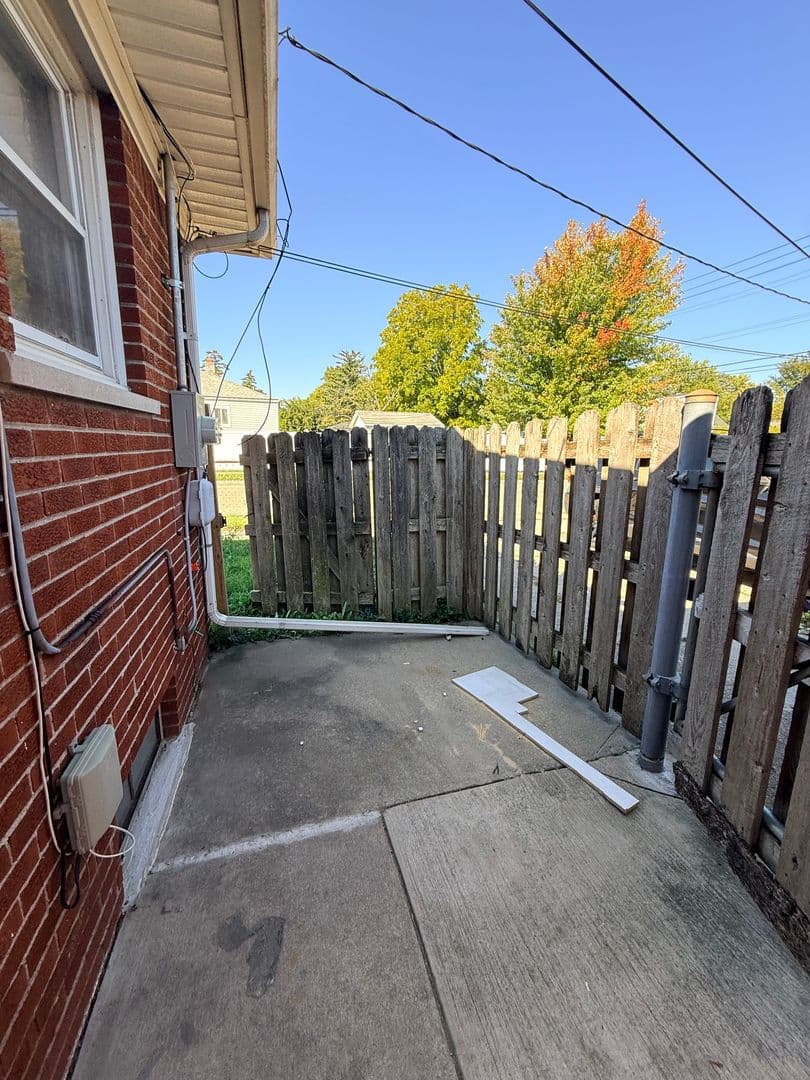 Eastpointe House: 14615 Stephens