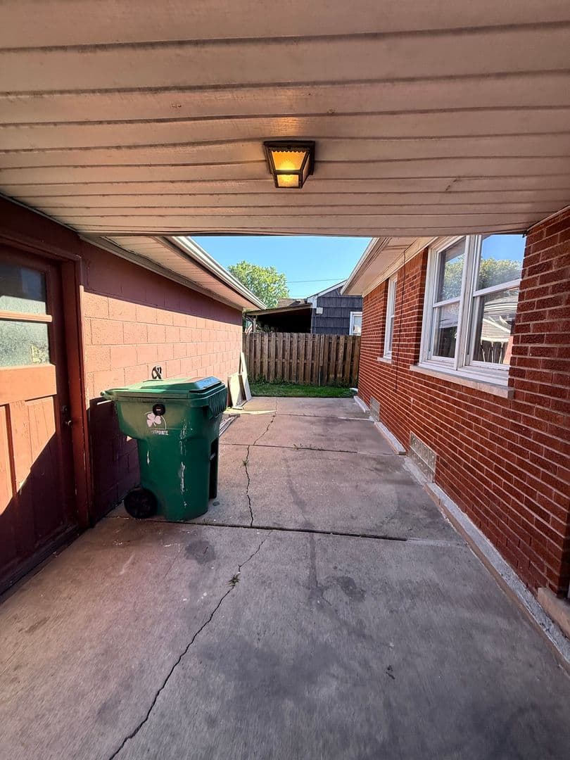 Eastpointe House: 14615 Stephens