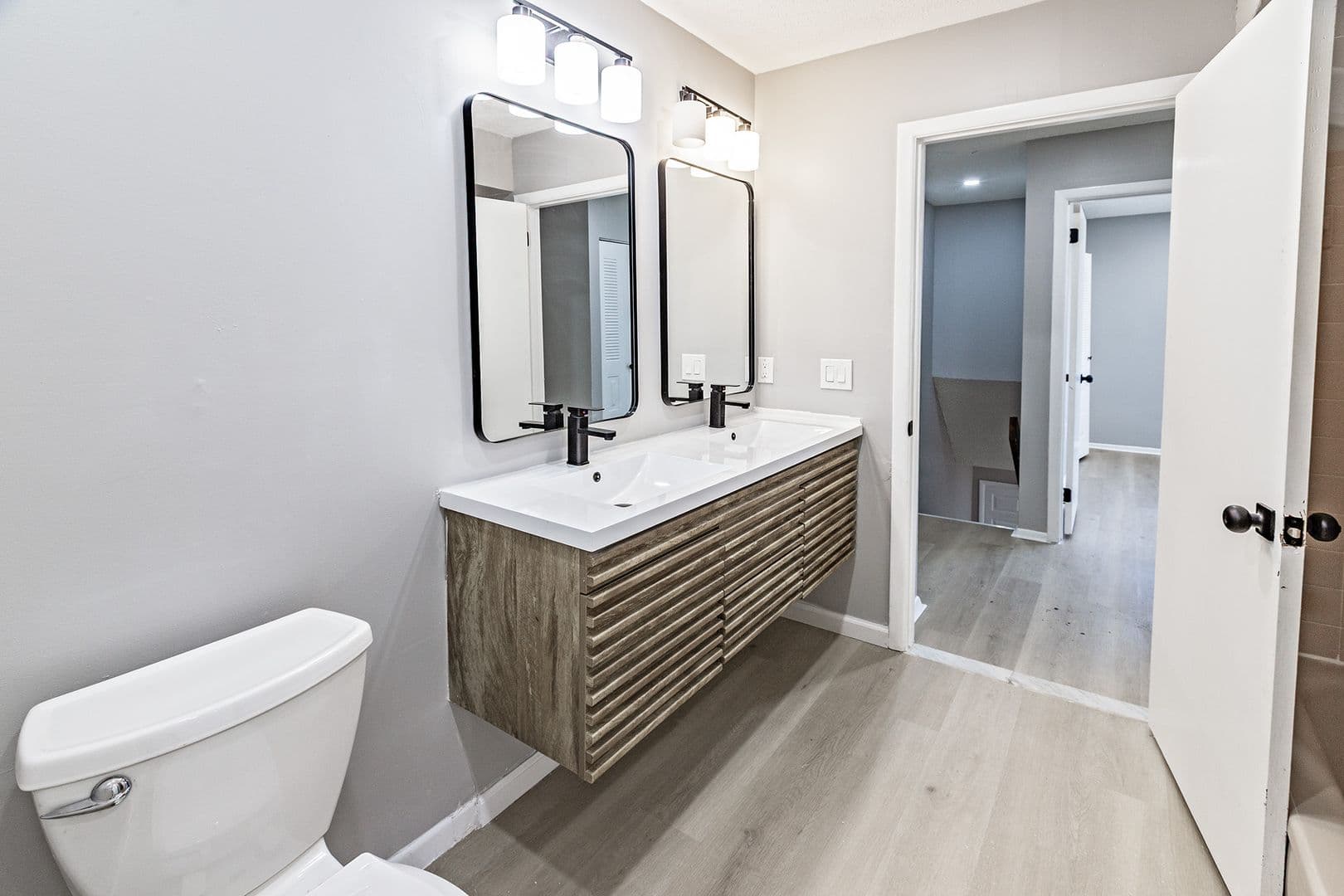 Lindenwold House: 29 Chiswick Dr
