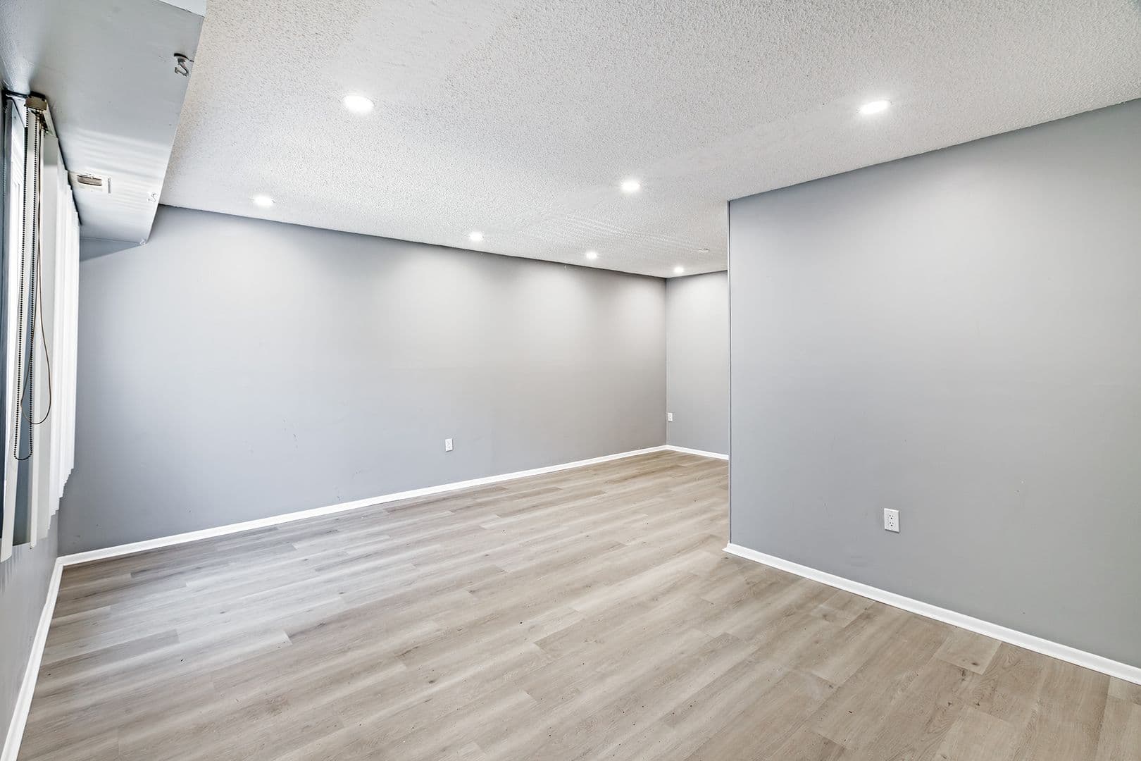 Lindenwold House: 29 Chiswick Dr