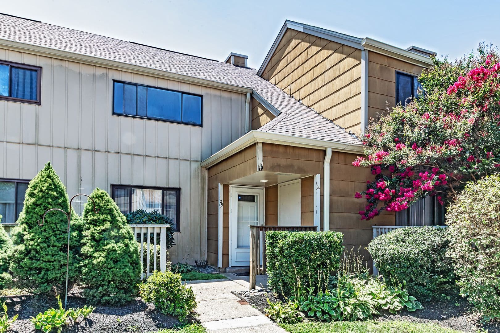 Lindenwold House: 29 Chiswick Dr