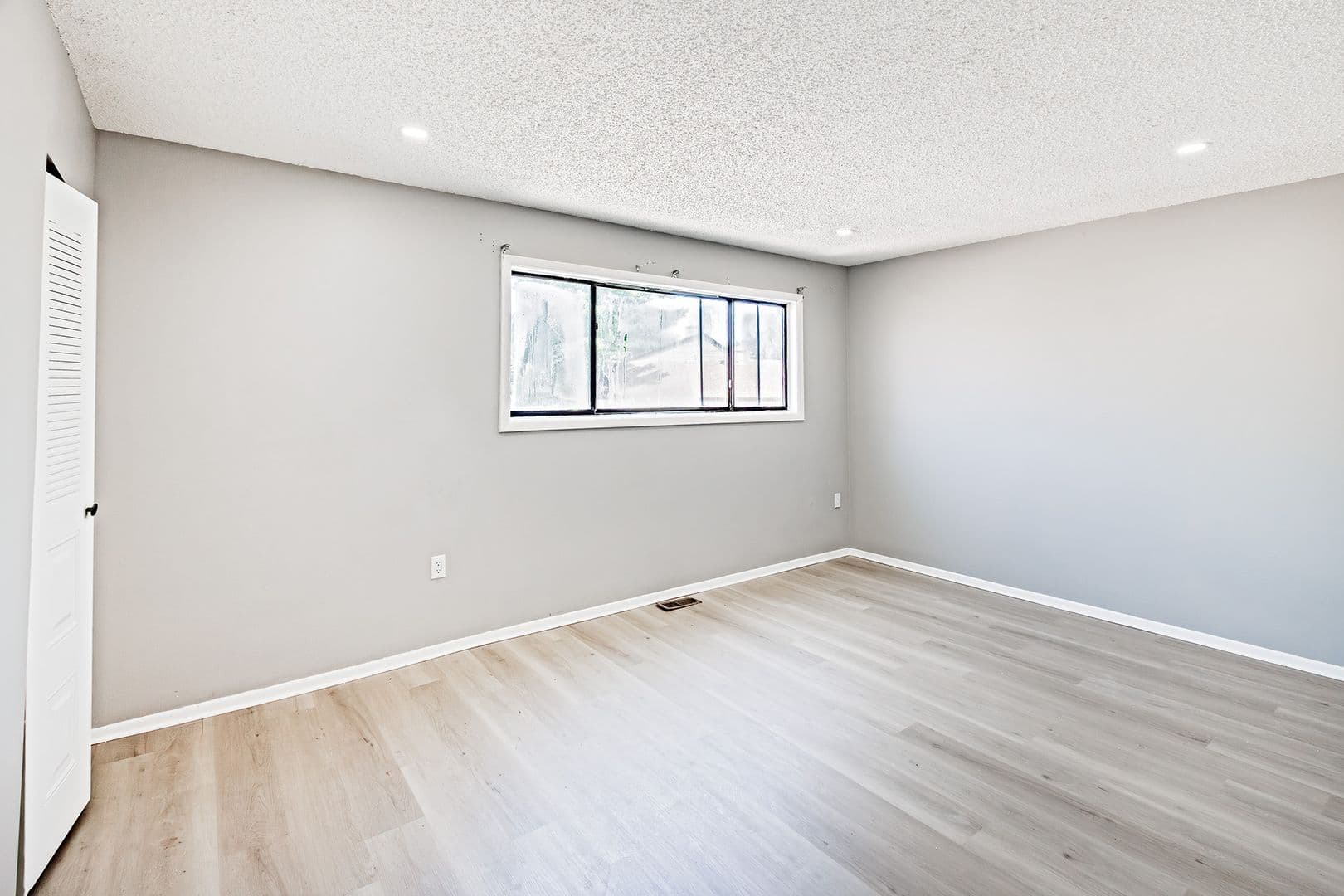 Lindenwold House: 29 Chiswick Dr