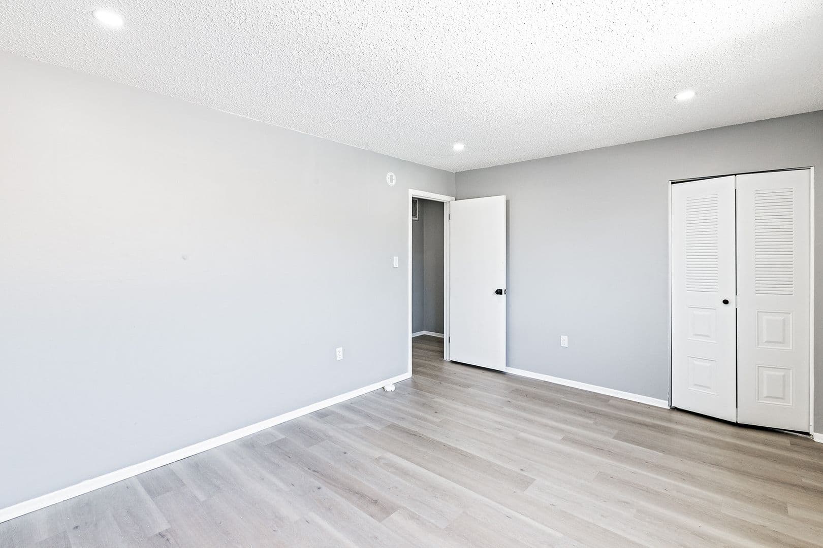 Lindenwold House: 29 Chiswick Dr