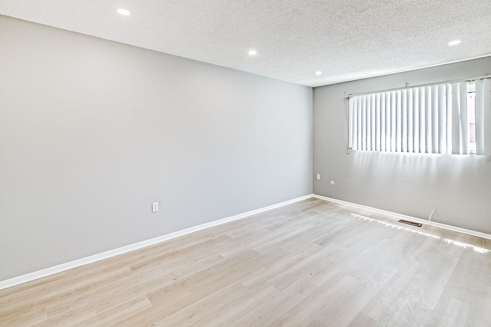 Lindenwold House: 29 Chiswick Dr