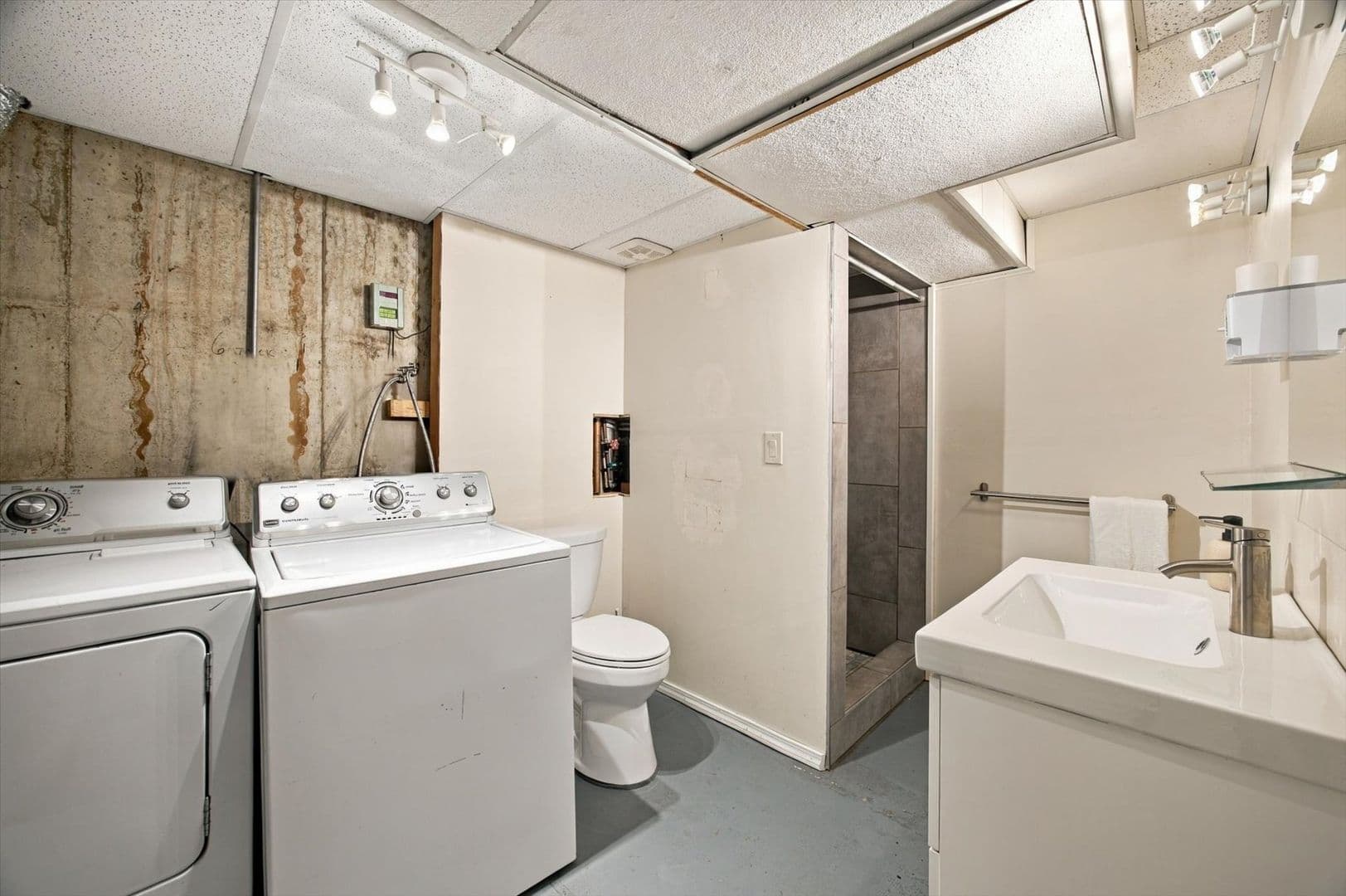 Arvada House: 7289 w 73rd Ave