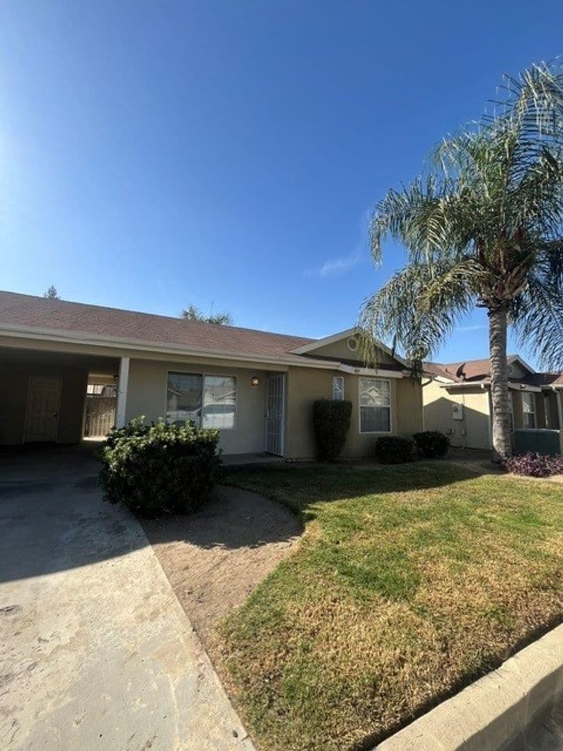 Visalia Apartment: Harter Ct.