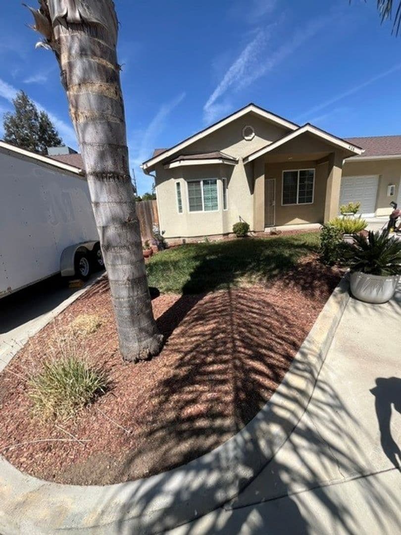Visalia Apartment: Harter Ct.
