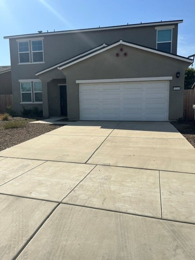 Visalia House: 4211 E. Magnolia Street