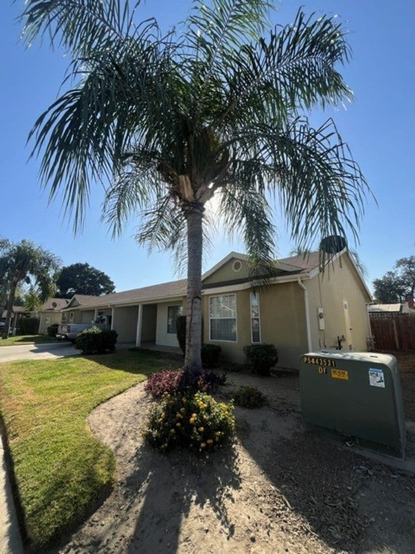 Visalia Apartment: Harter Ct.