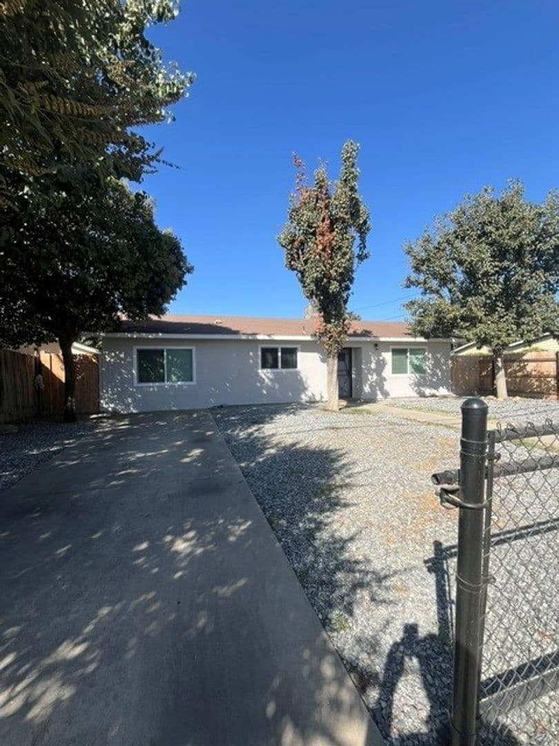 Visalia House: 1545 N. Stevenson St.