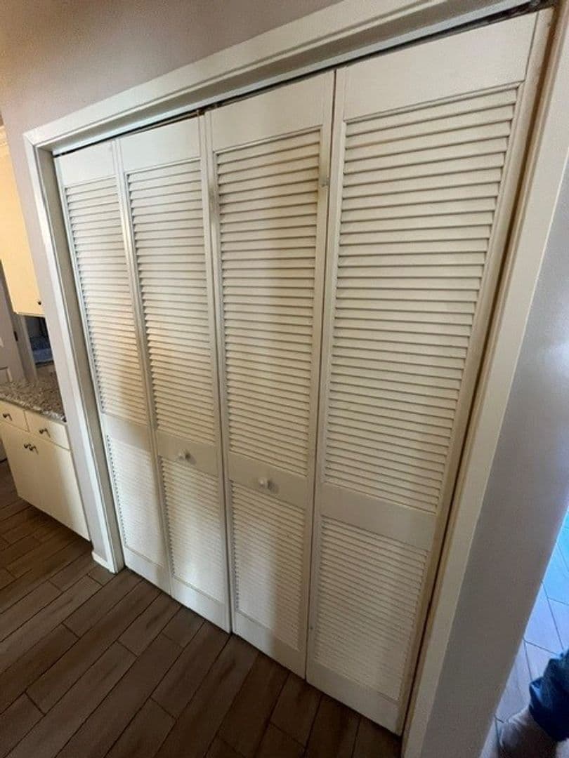 Visalia Apartment: Harter Ct.