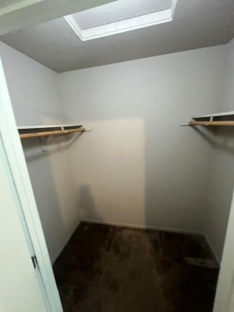 Tulare Apartment: 1909 E. Academy