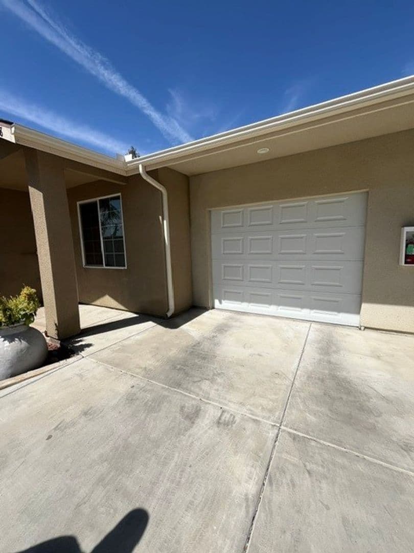 Visalia Apartment: Harter Ct.