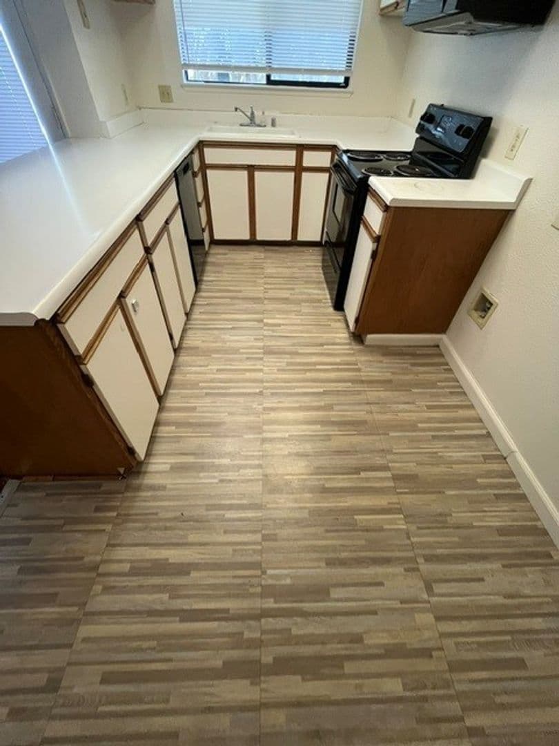 Visalia Apartment: W. Westgate Ave