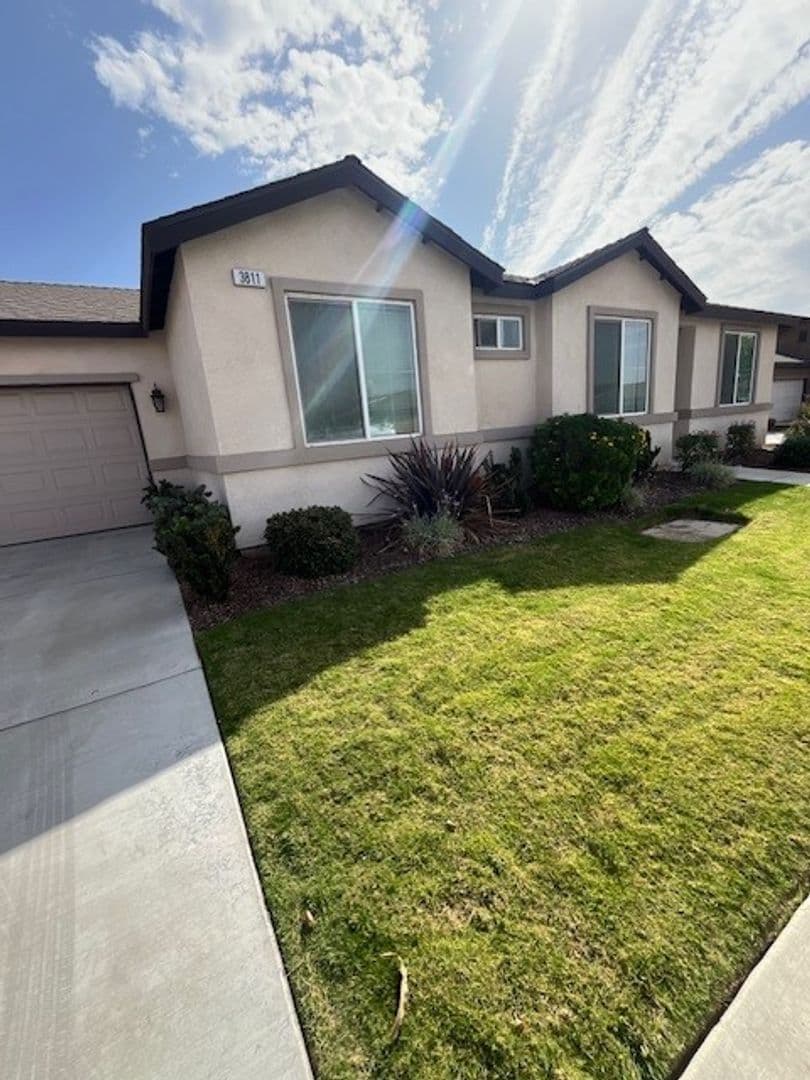 Visalia House: 3811 W. Nellis Avenue