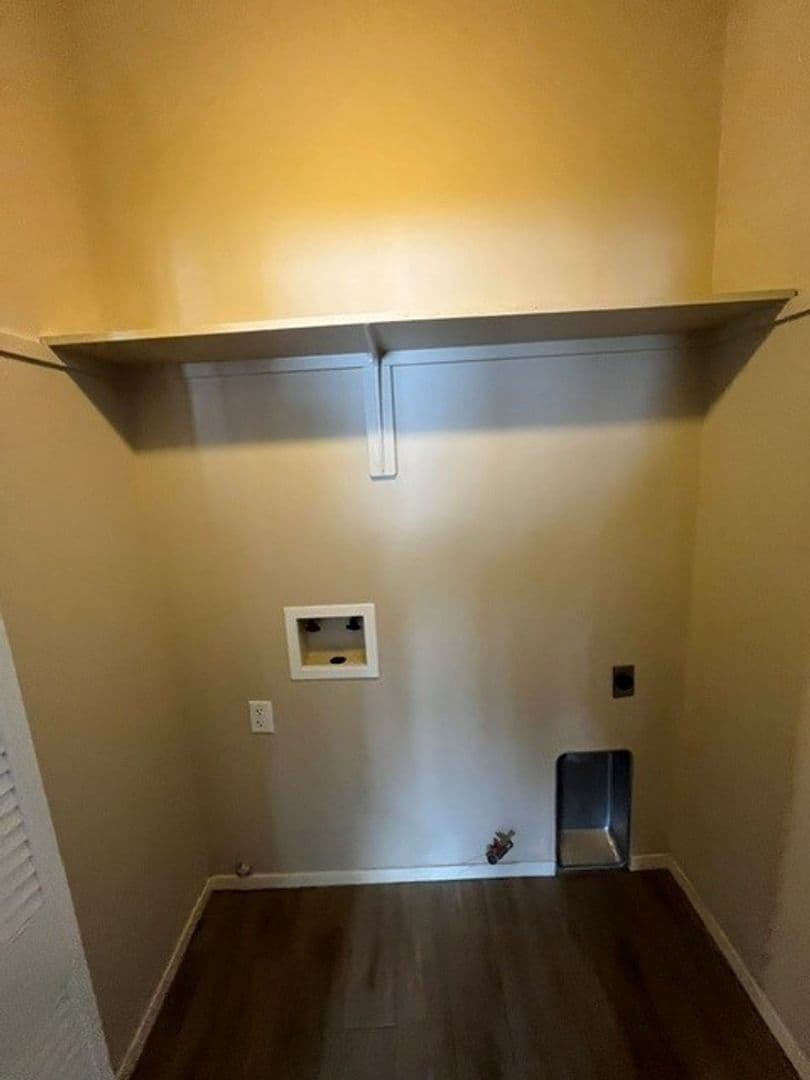 Visalia Apartment: Harter Ct.