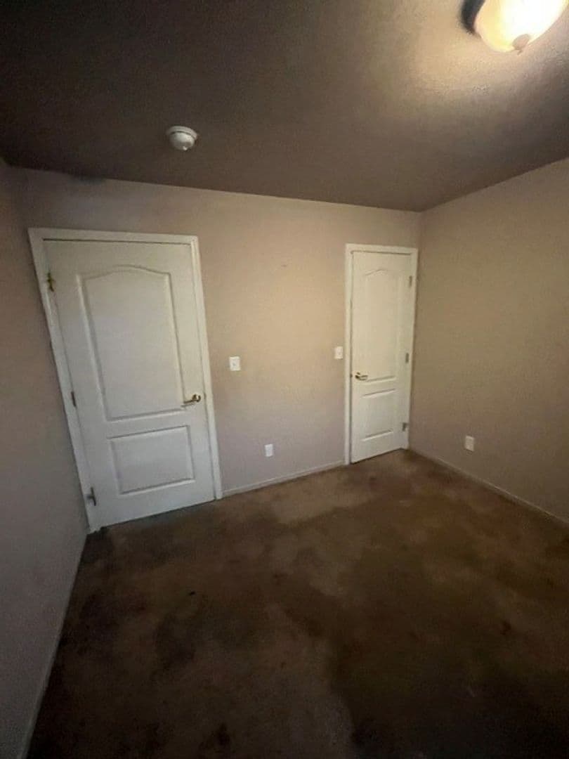Tulare Apartment: 1909 E. Academy