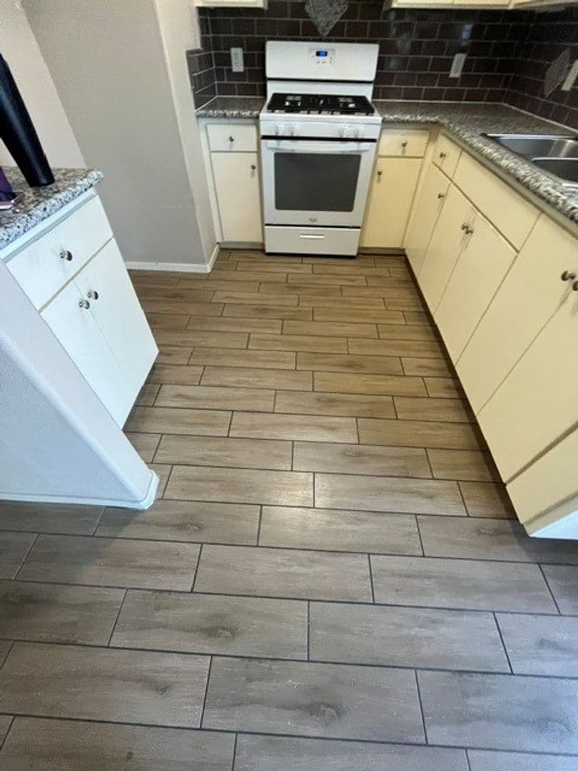 Visalia Apartment: Harter Ct.