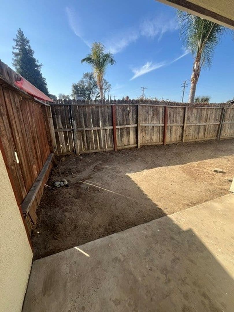 Visalia Apartment: Harter Ct.