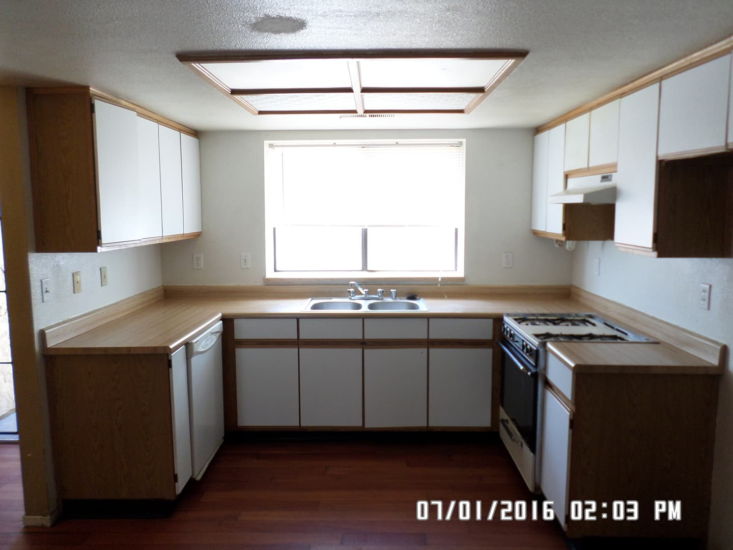 Visalia Apartment: 2020 E. Chelsea Ct.