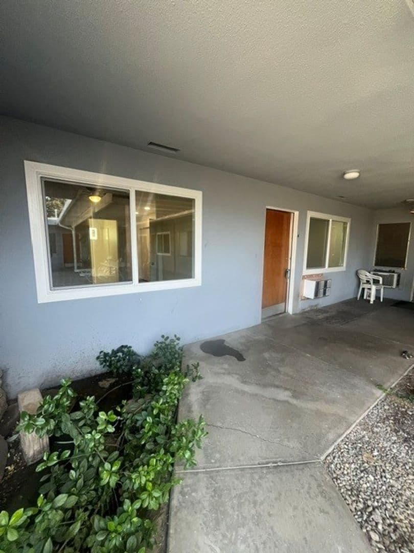 Visalia Apartment: 546 N. Floral Street